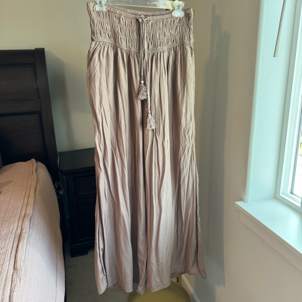 NWT Bluivy Wide Leg Boho Pants in Soft Mocha Brown - Size Large - Smocked Waist